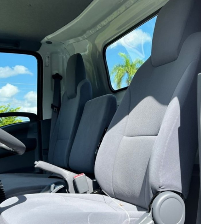 Foto 5 de 2027 ISUZU NPR