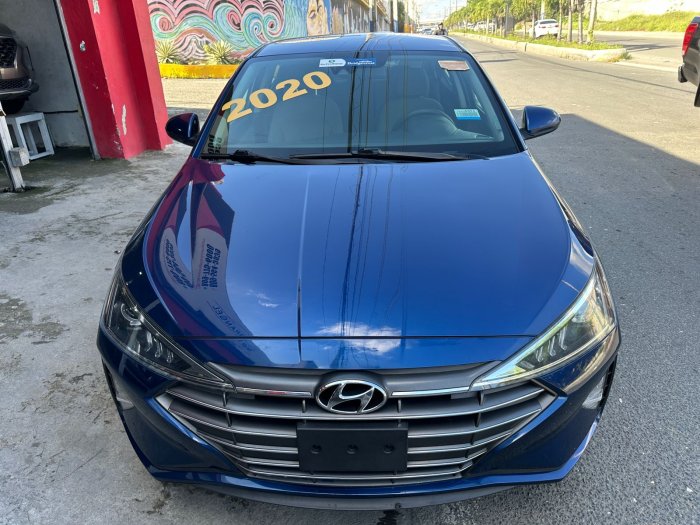 Foto 2 de 2020 HYUNDAI ELANTRA SEL