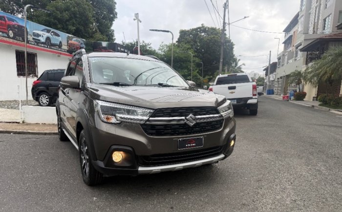 Foto 2 de 2024 SUZUKI XL7
