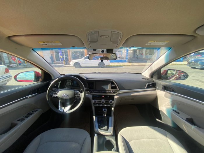 Foto 8 de 2020 HYUNDAI ELANTRA SEL