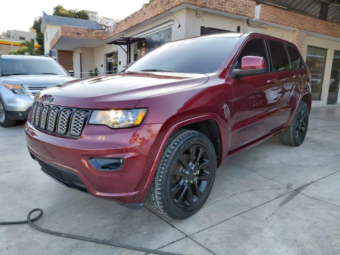 Foto 2 de 2019 JEEP GRAND CHEROKEE LAREDO 4X4