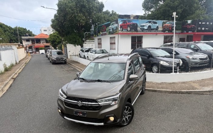 Foto 4 de 2024 SUZUKI XL7