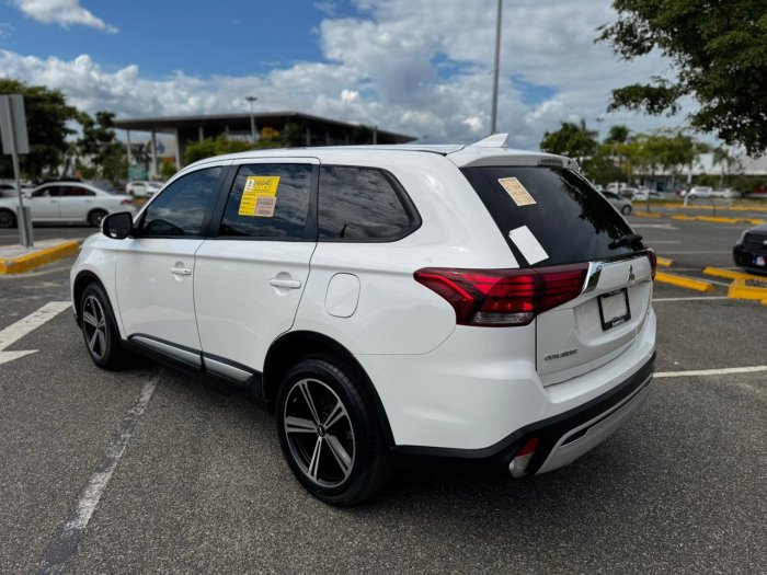 Foto 4 de 2020 MITSUBISHI OUTLANDER SPORT SE