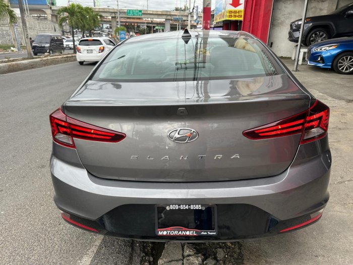 Foto 5 de 2020 HYUNDAI ELANTRA SEL