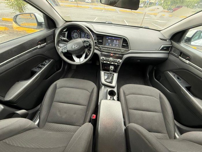Foto 8 de 2020 HYUNDAI ELANTRA SEL