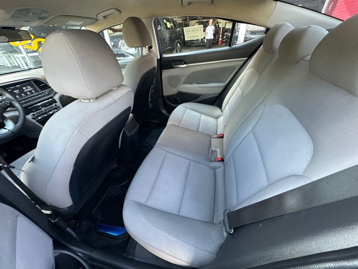 Foto 10 de 2020 HYUNDAI ELANTRA SEL