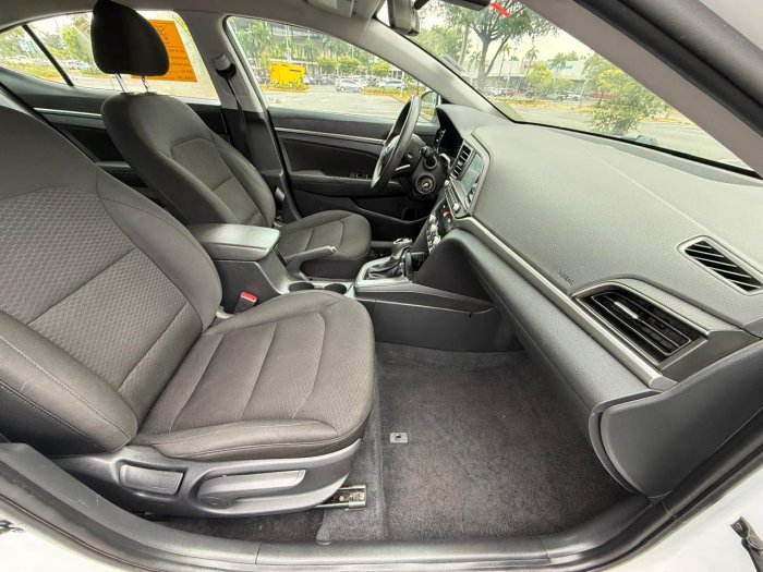 Foto 9 de 2020 HYUNDAI ELANTRA SEL