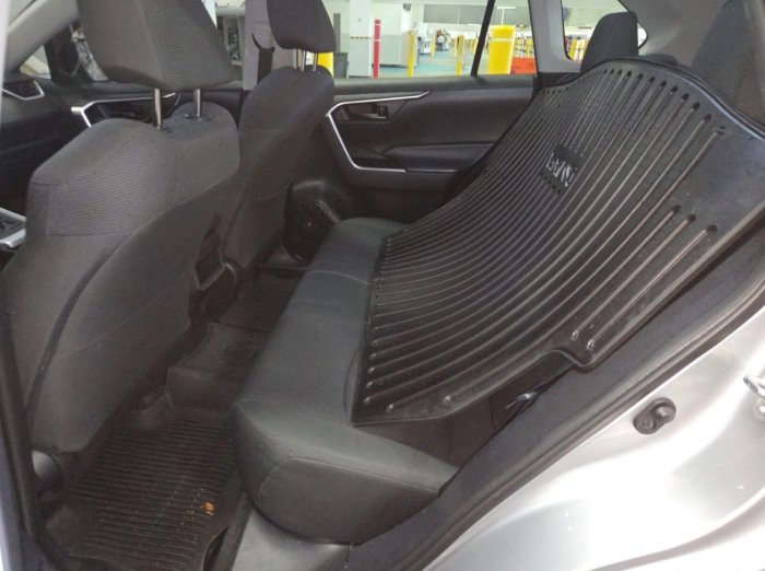 Foto 9 de 2021 Toyota RAV-4 LE