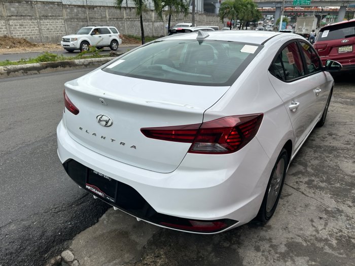 Foto 6 de 2020 HYUNDAI ELANTRA SEL