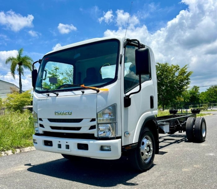 Foto 3 de 2027 ISUZU NPR