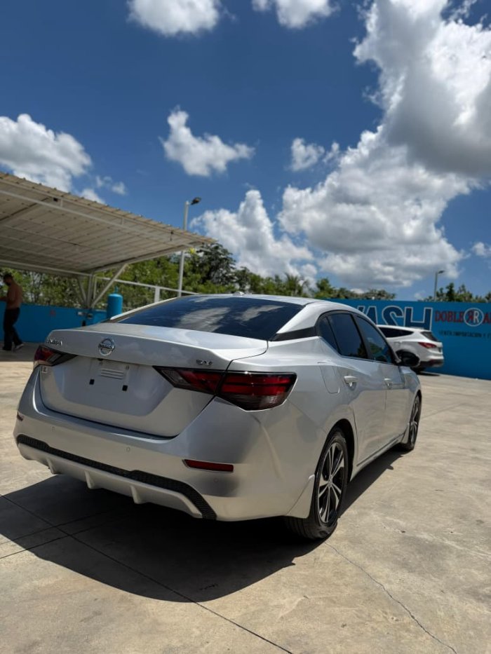 Foto 4 de 2020 NISSAN SENTRA