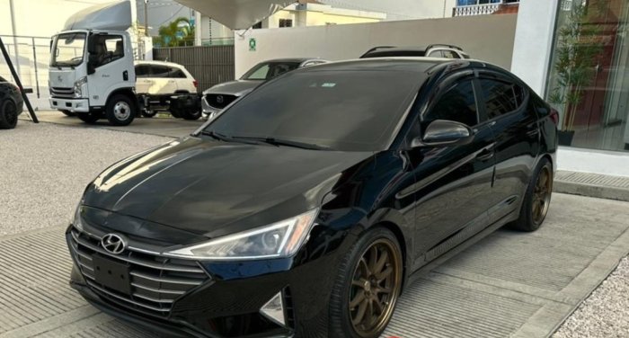 Foto 2 de 2020 HYUNDAI ELANTRA SEL