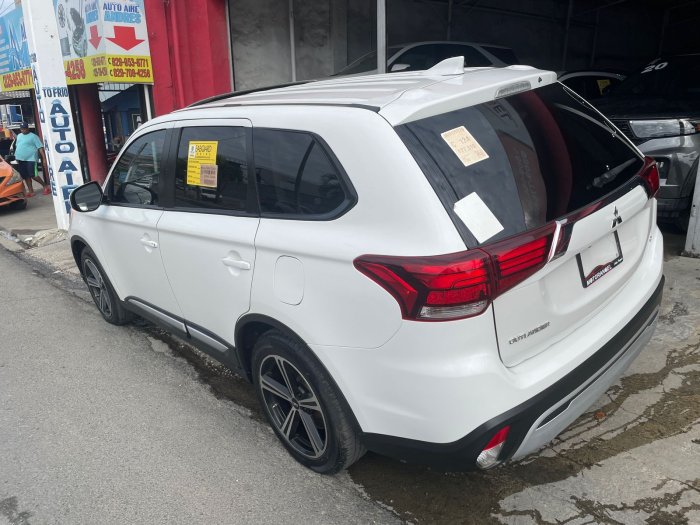 Foto 5 de 2020 MITSUBISHI OUTLANDER