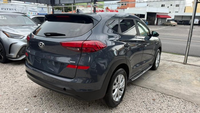 Foto 4 de 2021 HYUNDAI TUCSON SE