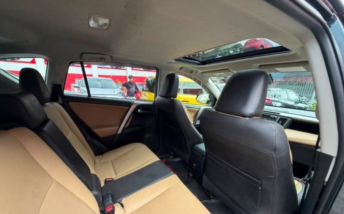 Foto 7 de 2017 Toyota RAV4 XLE