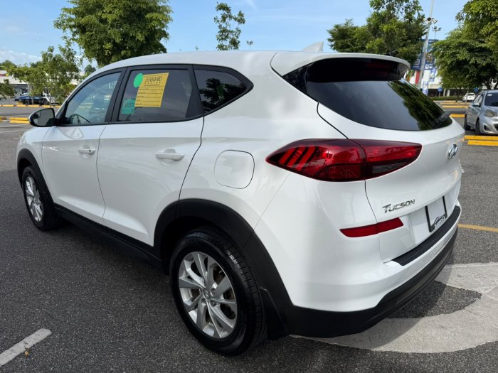 Foto 3 de 2021 HYUNDAI TUCSON SE