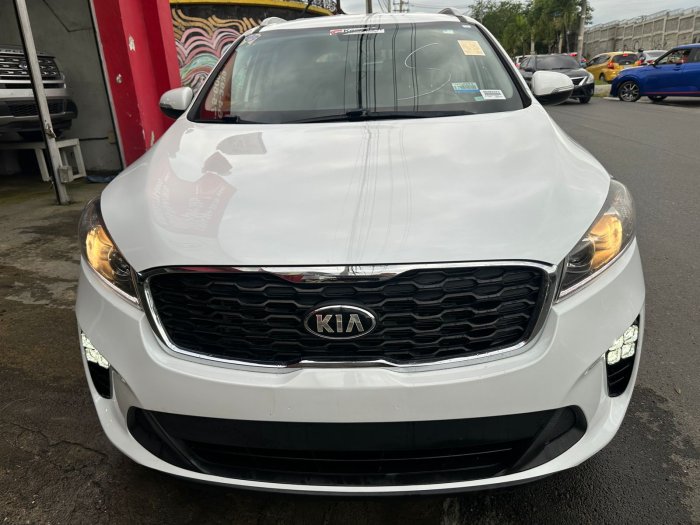 Foto 2 de 2020 KIA SORENTO LX