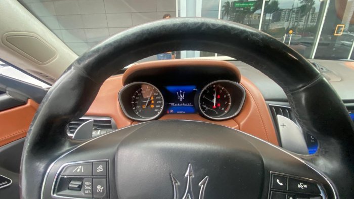 Foto 2 de 2017 MASERATI LEVANTE