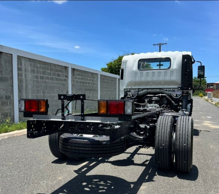 Foto 10 de 2027 ISUZU NPR