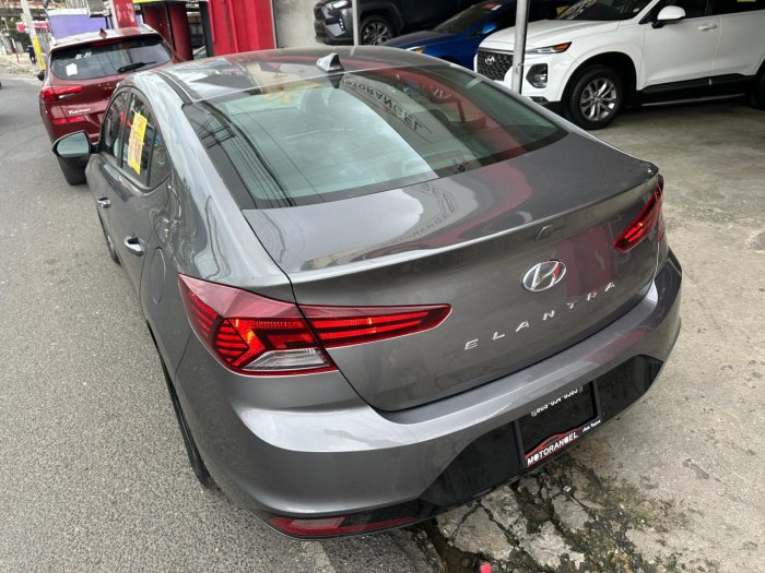 Foto 4 de 2020 HYUNDAI ELANTRA SEL