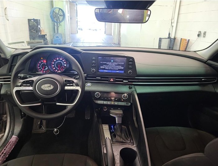 Foto 6 de 2021 HYUNDAI ELANTRA SEL