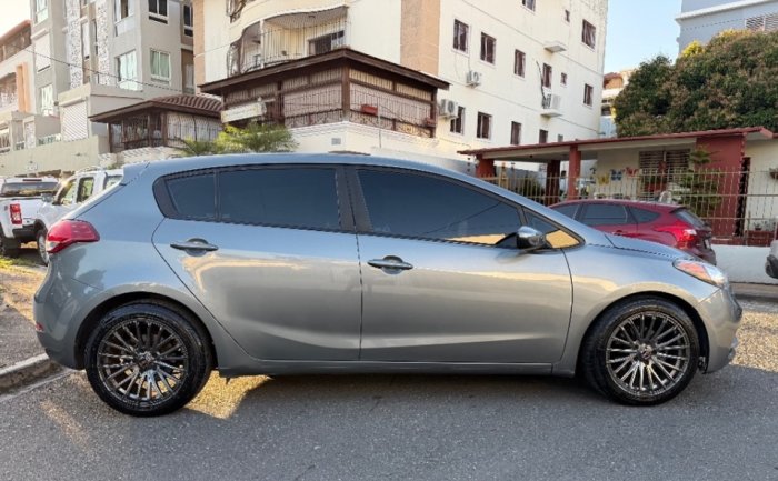 Foto 9 de 2016 KIA FORTE
