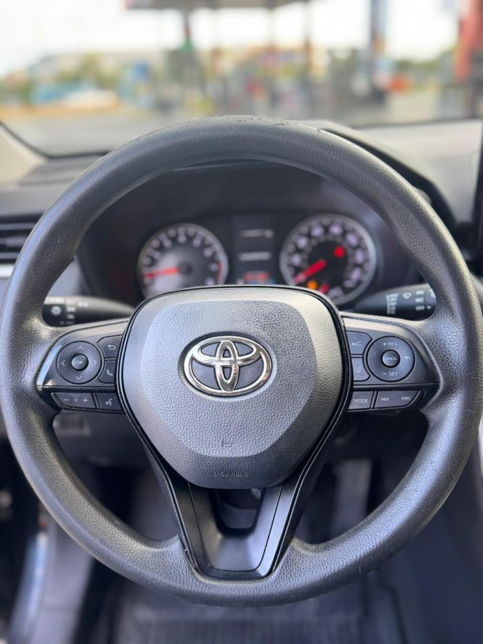 Foto 7 de 2021 Toyota RAV-4 LE