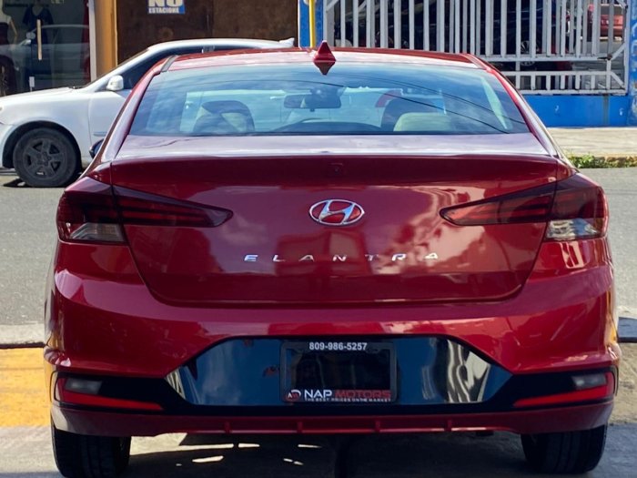 Foto 4 de 2020 HYUNDAI ELANTRA SEL