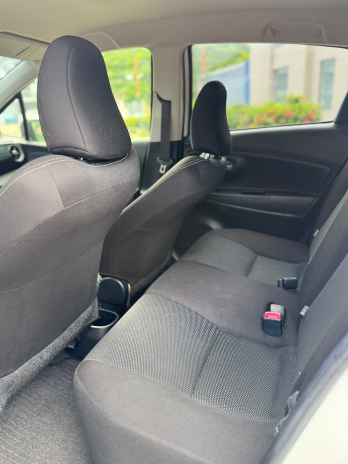 Foto 3 de 2020 Toyota VITZ