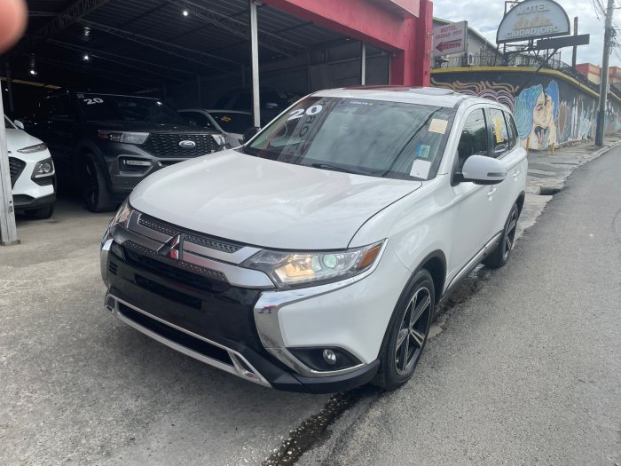 Foto 2 de 2020 MITSUBISHI OUTLANDER