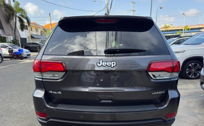 Foto 8 de 2020 JEEP GRAND CHEROKEE LAREDO 4X4