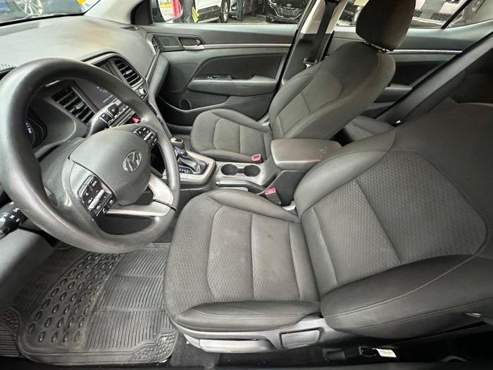 Foto 8 de 2020 HYUNDAI ELANTRA SEL