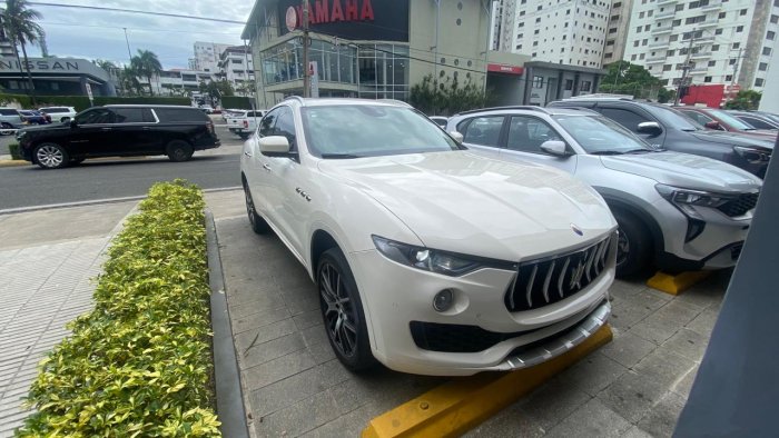 2017 MASERATI LEVANTE