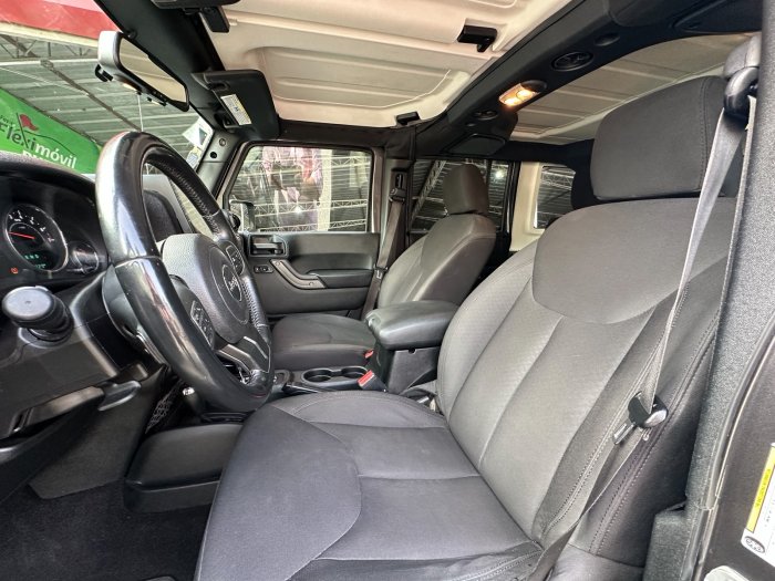 Foto 9 de 2017 JEEP WRANGLER UNLIMITED SPORT