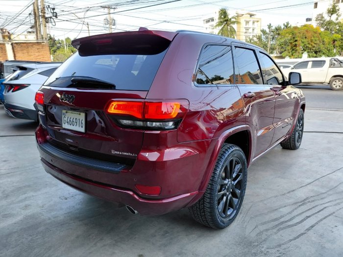 Foto 4 de 2019 JEEP GRAND CHEROKEE LAREDO 4X4