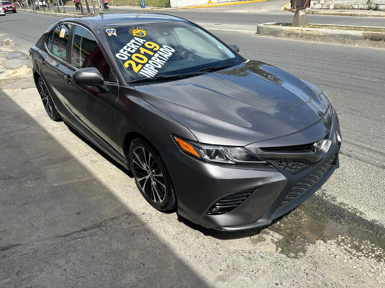 2019 Toyota CAMRY SE