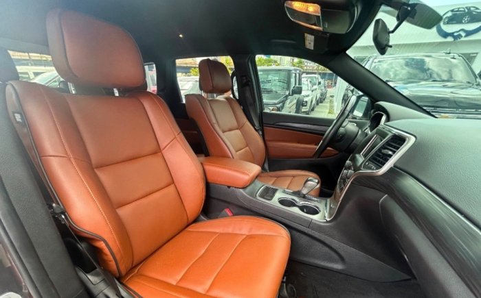 Foto 5 de 2020 JEEP GRAND CHEROKEE LAREDO 4X4
