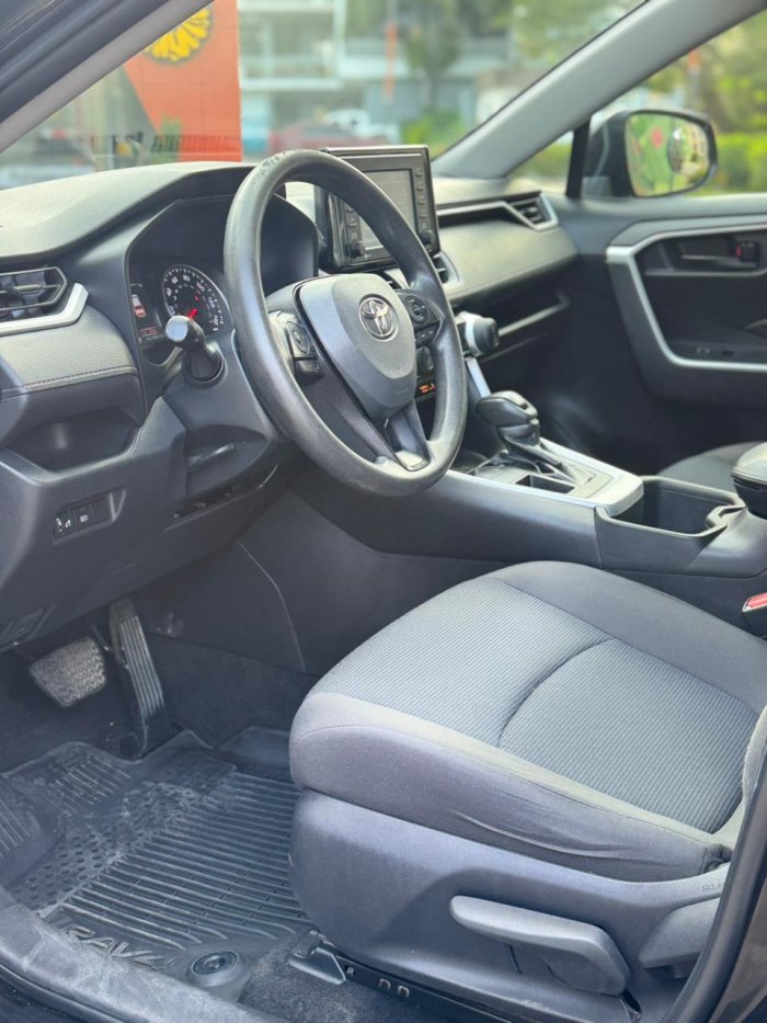 Foto 8 de 2021 Toyota RAV-4 LE