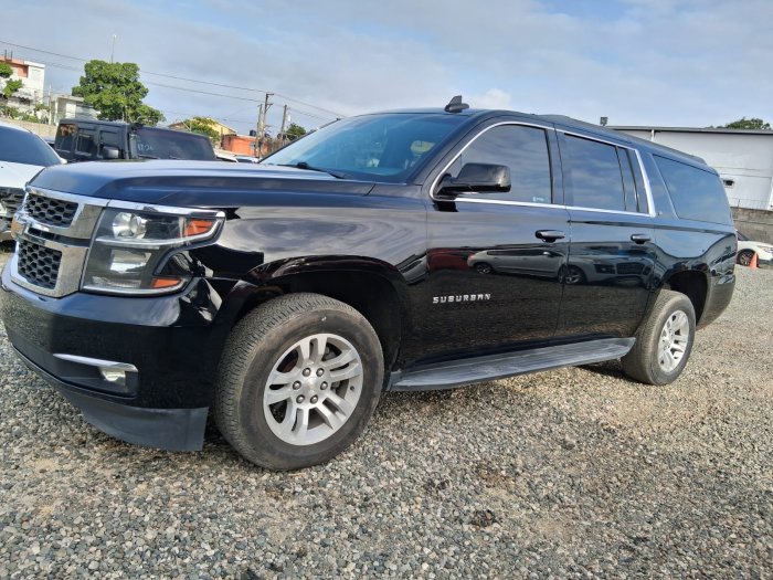 Foto 2 de 2018 CHEVROLET SUBURBAN LT