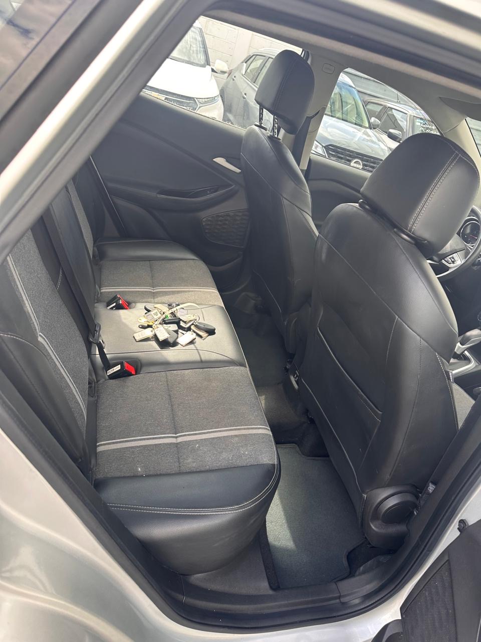 Foto 2 de 2023 CHEVROLET TRACKER