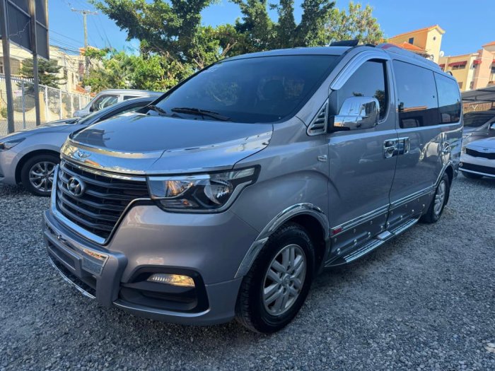 Foto 10 de 2021 HYUNDAI GRAND STAREX
