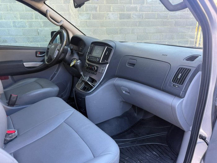 Foto 5 de 2021 HYUNDAI GRAND STAREX