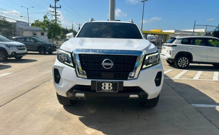 Foto 2 de 2024 NISSAN FRONTIER LE 4X4