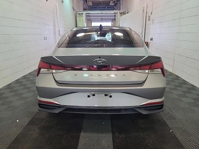 Foto 3 de 2021 HYUNDAI ELANTRA SEL