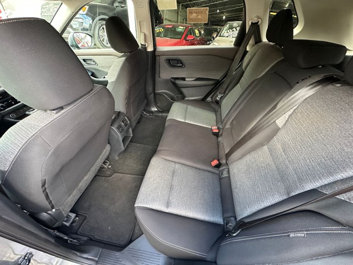 Foto 10 de 2021 NISSAN ROGUE S