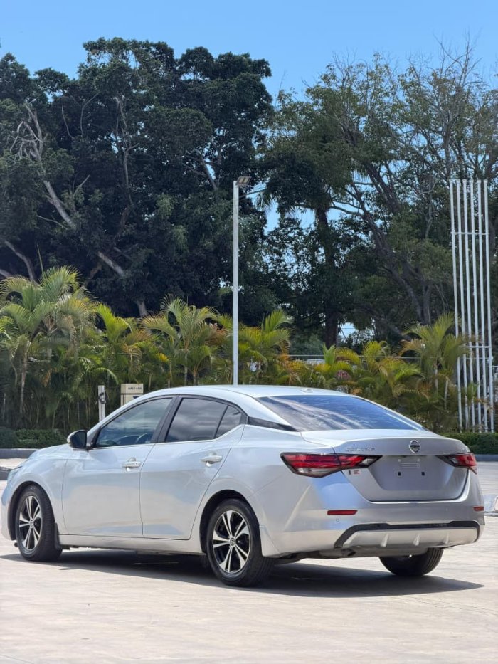 Foto 8 de 2020 NISSAN SENTRA