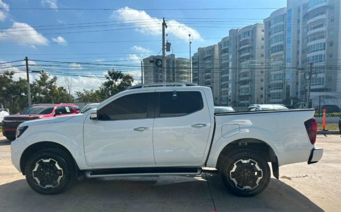 Foto 9 de 2024 NISSAN FRONTIER LE 4X4