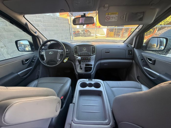 Foto 8 de 2021 HYUNDAI GRAND STAREX