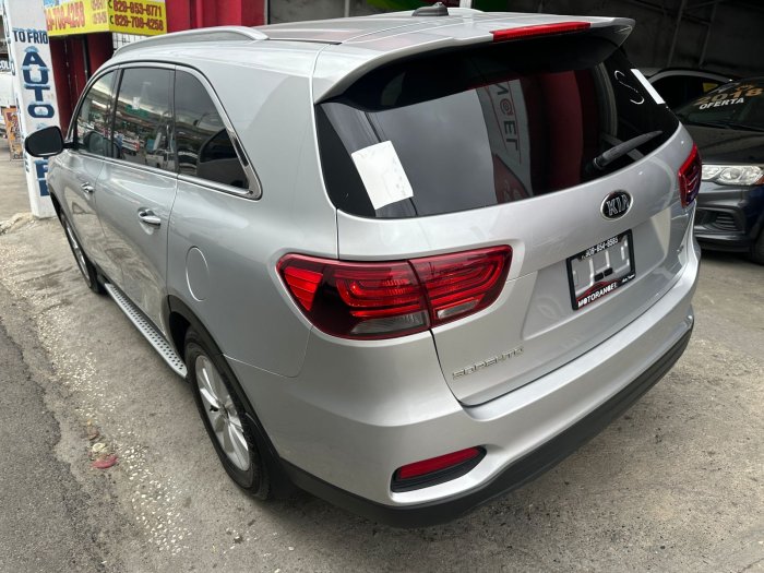 Foto 4 de 2020 KIA SORENTO LX