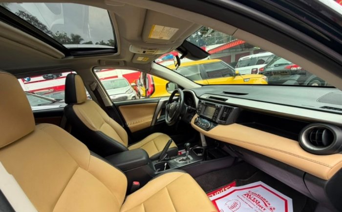 Foto 6 de 2017 Toyota RAV4 XLE